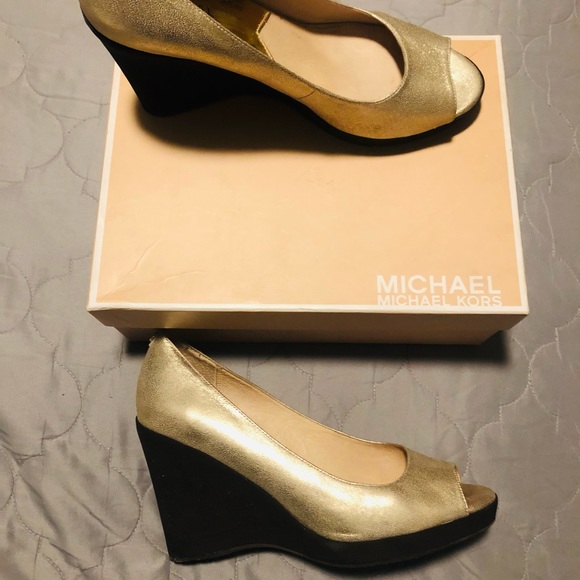 MICHAEL KORS Lexi Mid Wedge Matallic - Picture 3 of 4